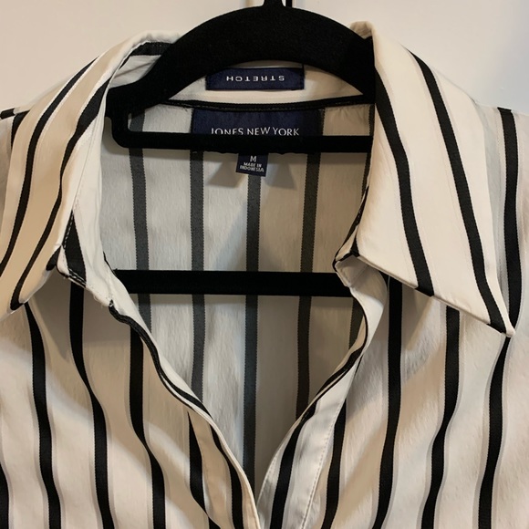 Jones New York Striped v-neck fitted button down blouse - Picture 2 of 8